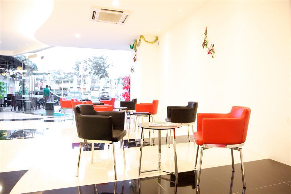 Arbor Biz Hotel Makassar Exterior photo