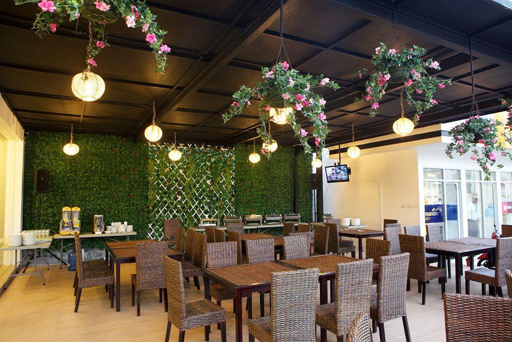 Arbor Biz Hotel Makassar Exterior photo