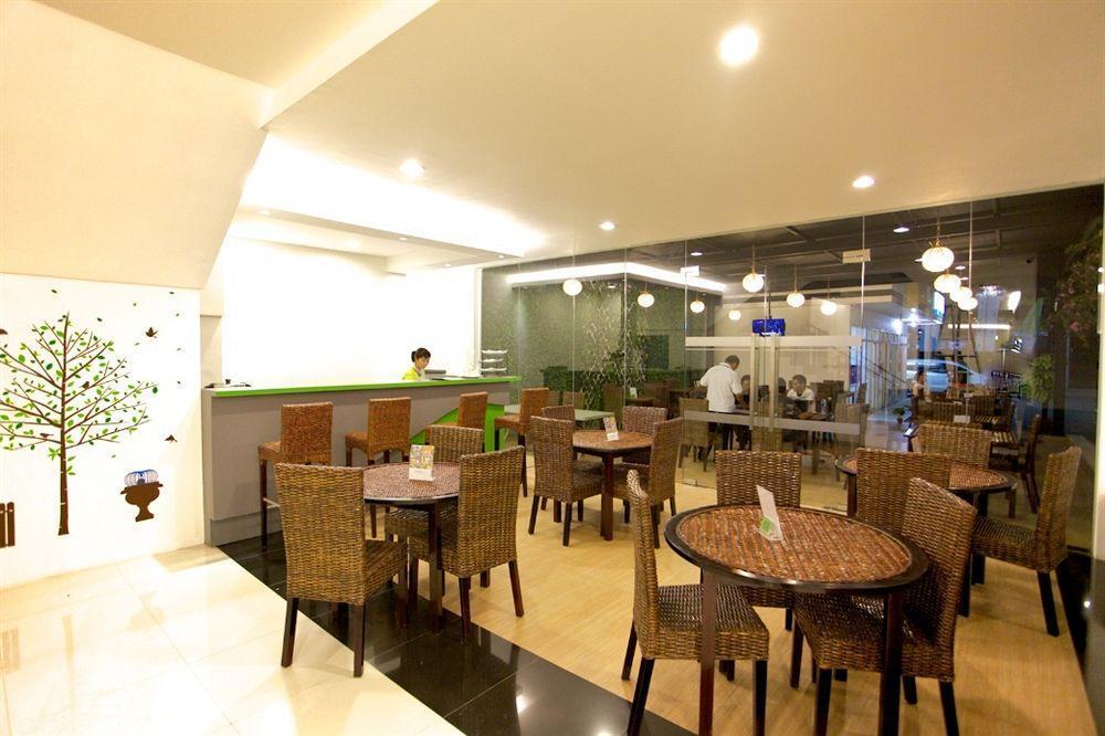 Arbor Biz Hotel Makassar Exterior photo