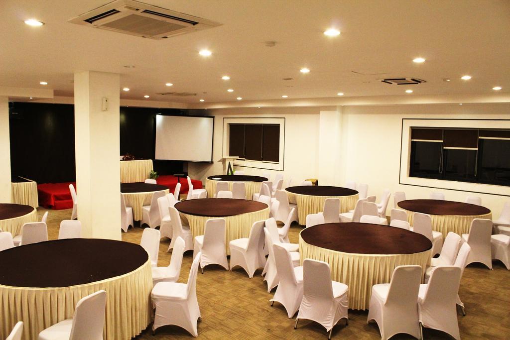 Arbor Biz Hotel Makassar Exterior photo