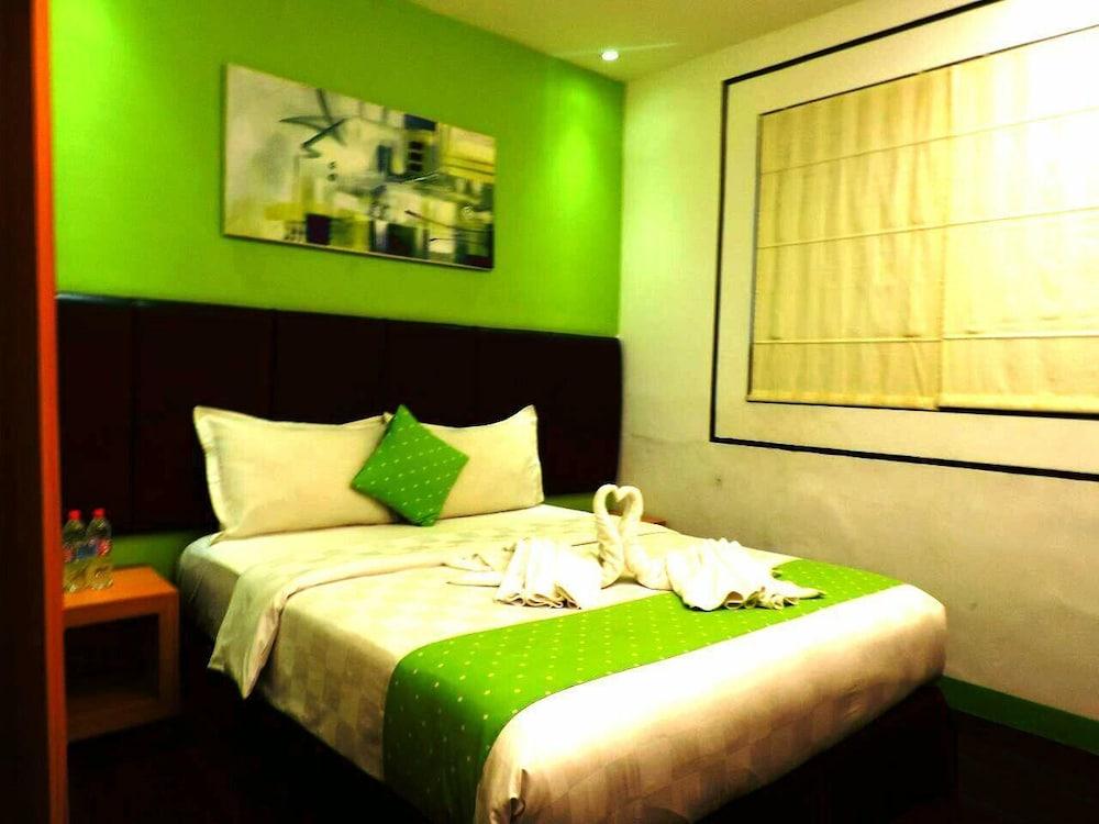 Arbor Biz Hotel Makassar Exterior photo