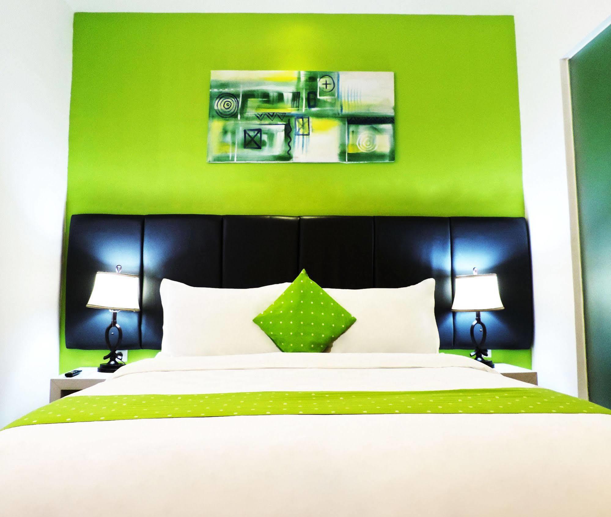 Arbor Biz Hotel Makassar Exterior photo