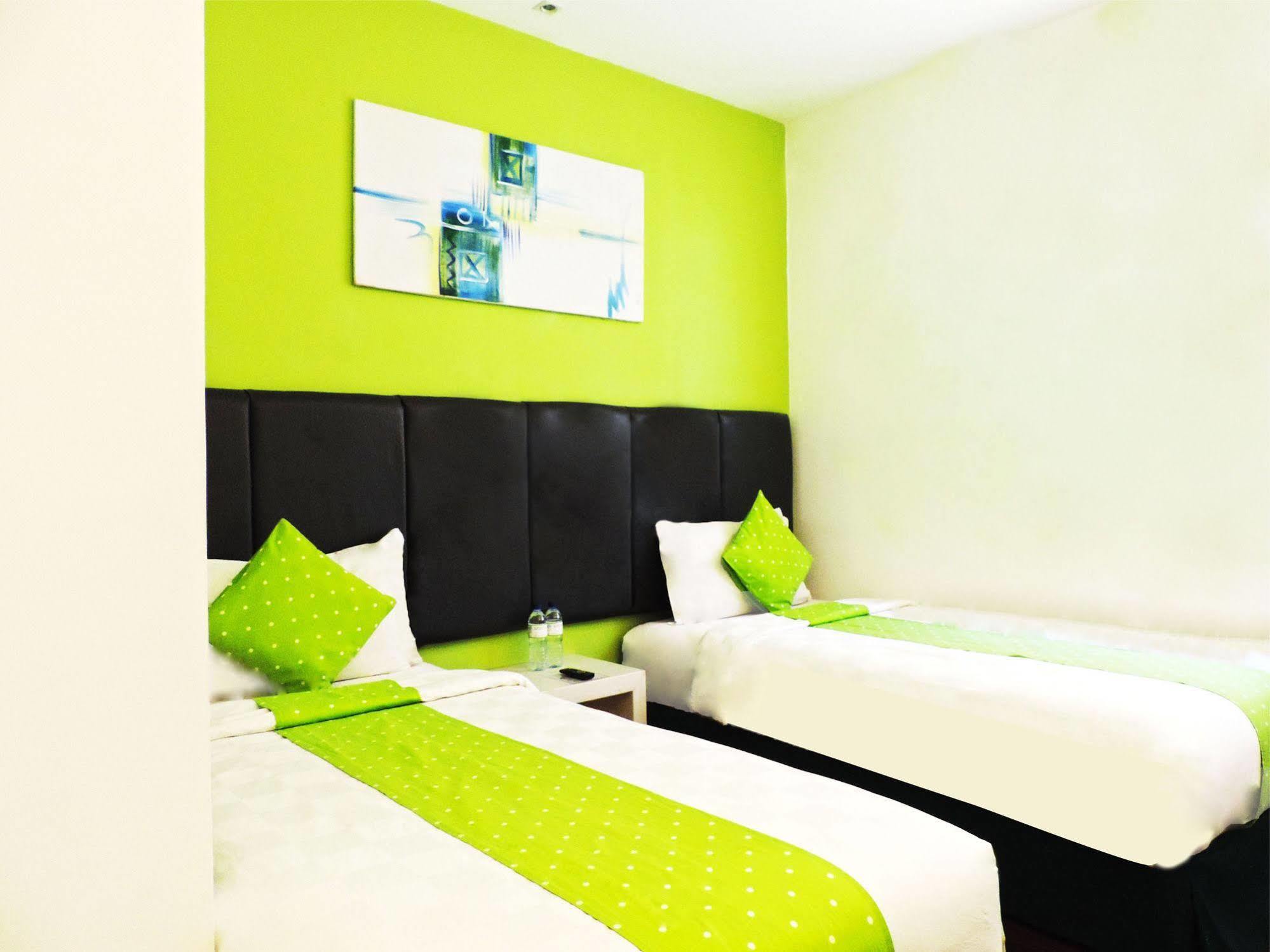 Arbor Biz Hotel Makassar Exterior photo