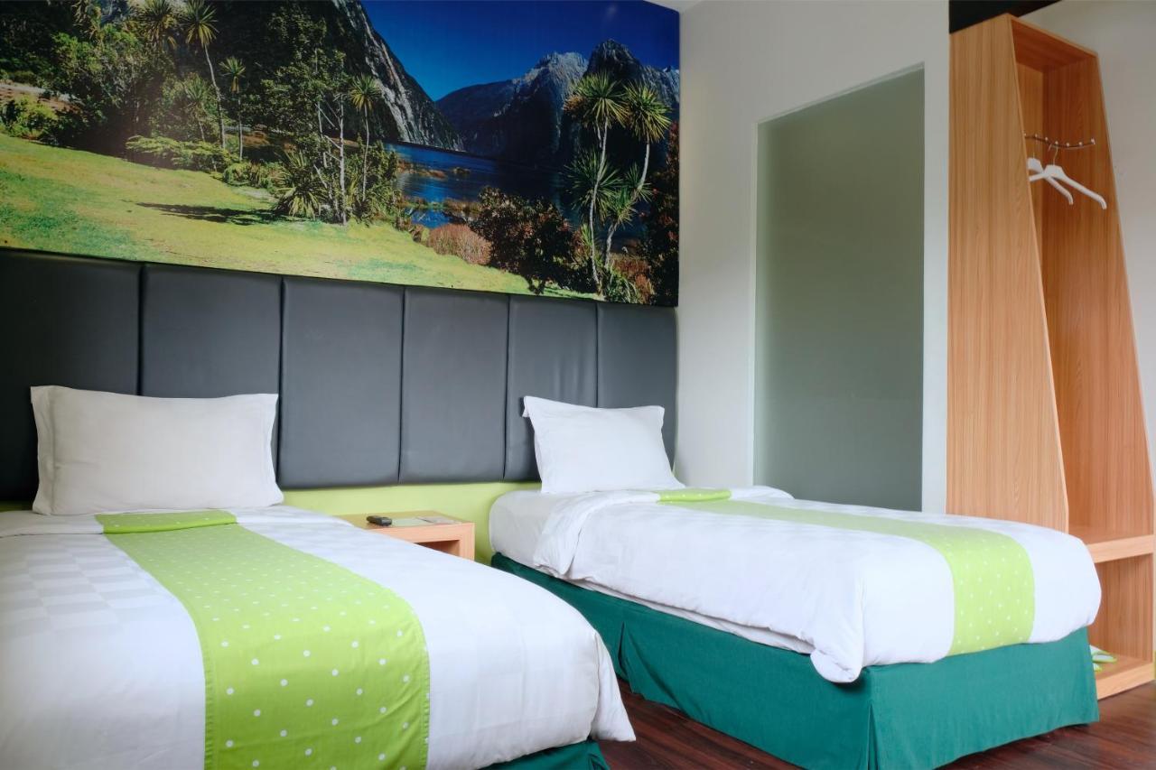 Arbor Biz Hotel Makassar Exterior photo