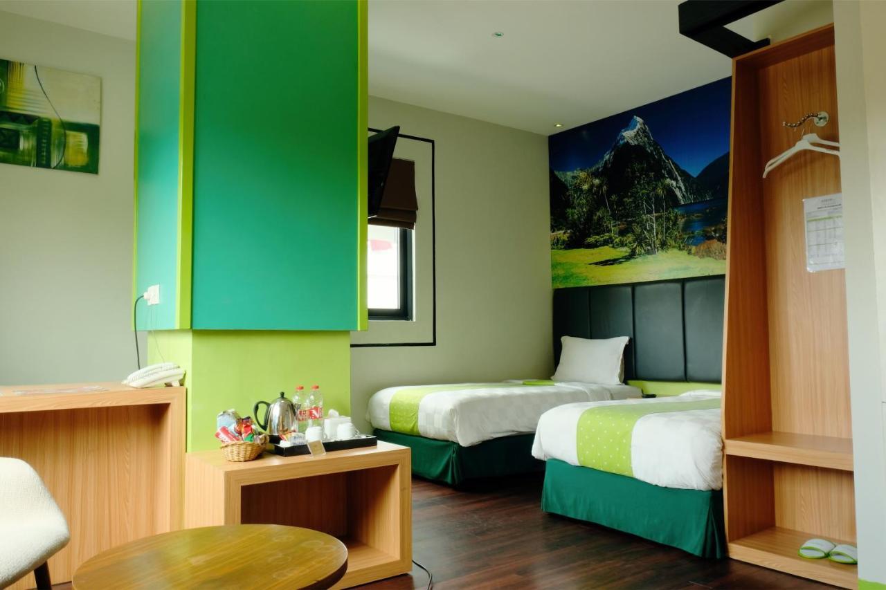Arbor Biz Hotel Makassar Exterior photo